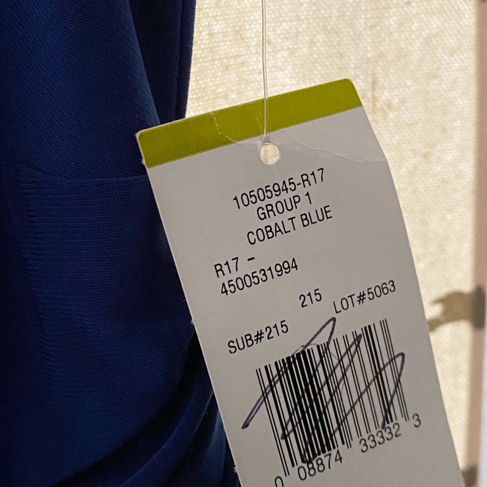 Dress. - Picture 3 of 3